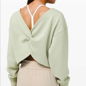 Lululemon twist back to front size 4